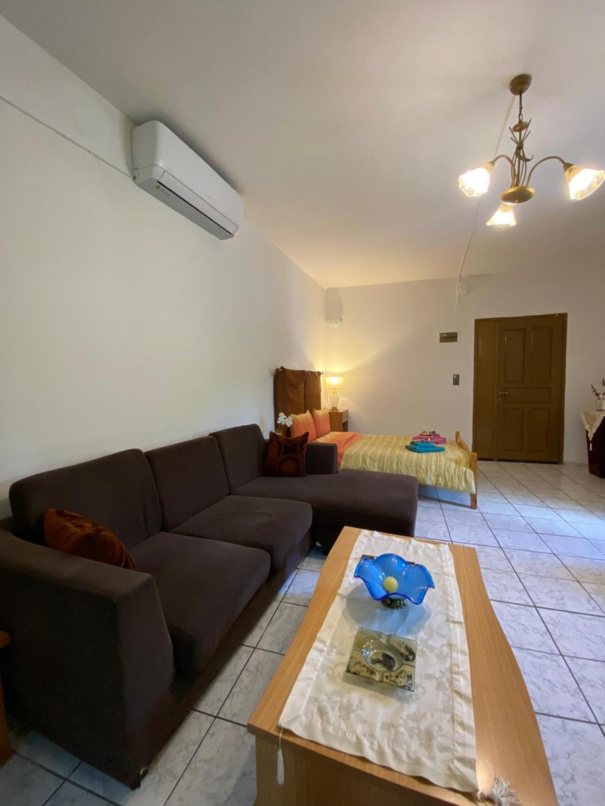 Aggelina Guest House Sarkhos Exterior photo