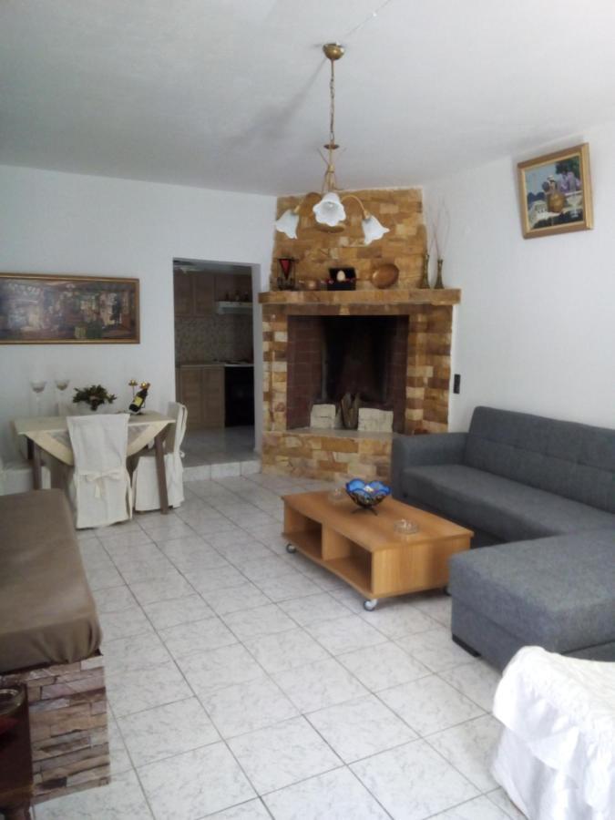 Aggelina Guest House Sarkhos Exterior photo